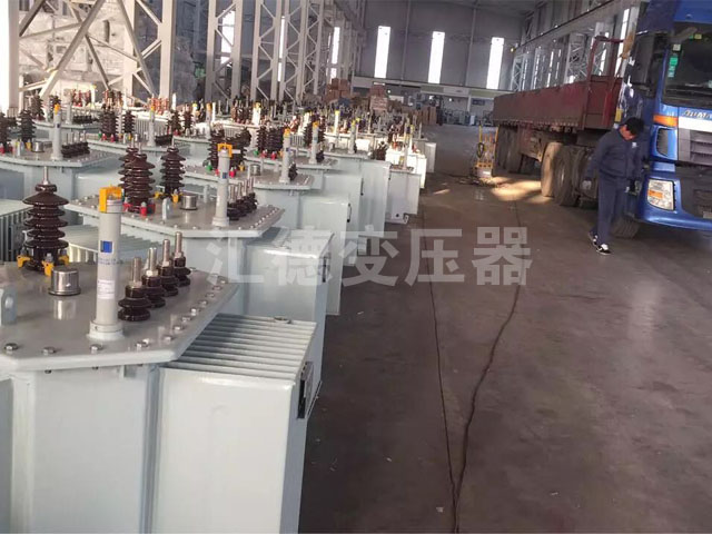 鹰潭准备装车的变压器